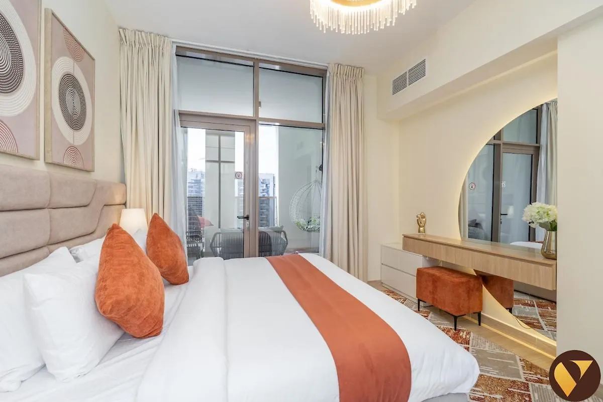 Vogue Brand-New, Canal View From The Bedroom And Huge Balcony, Business Bay Central Dubai United Arab Emirates