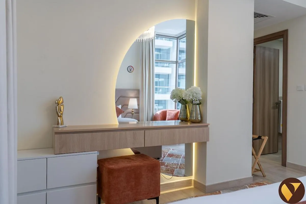 Vogue Brand-New, Canal View From The Bedroom And Huge Balcony, Business Bay Central Dubai United Arab Emirates